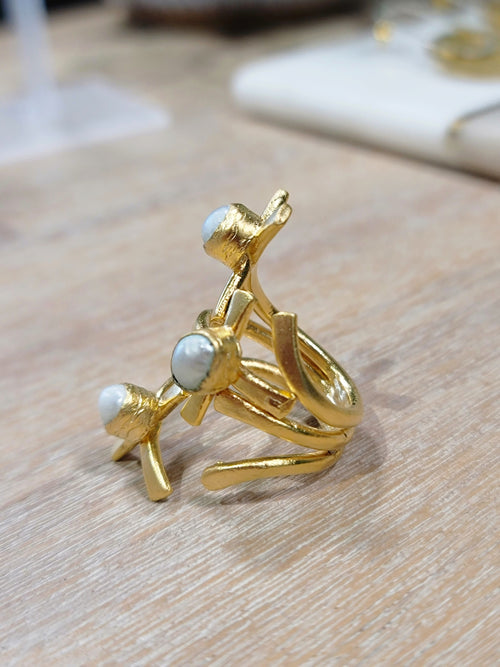 Three Shiny Pearls Ring