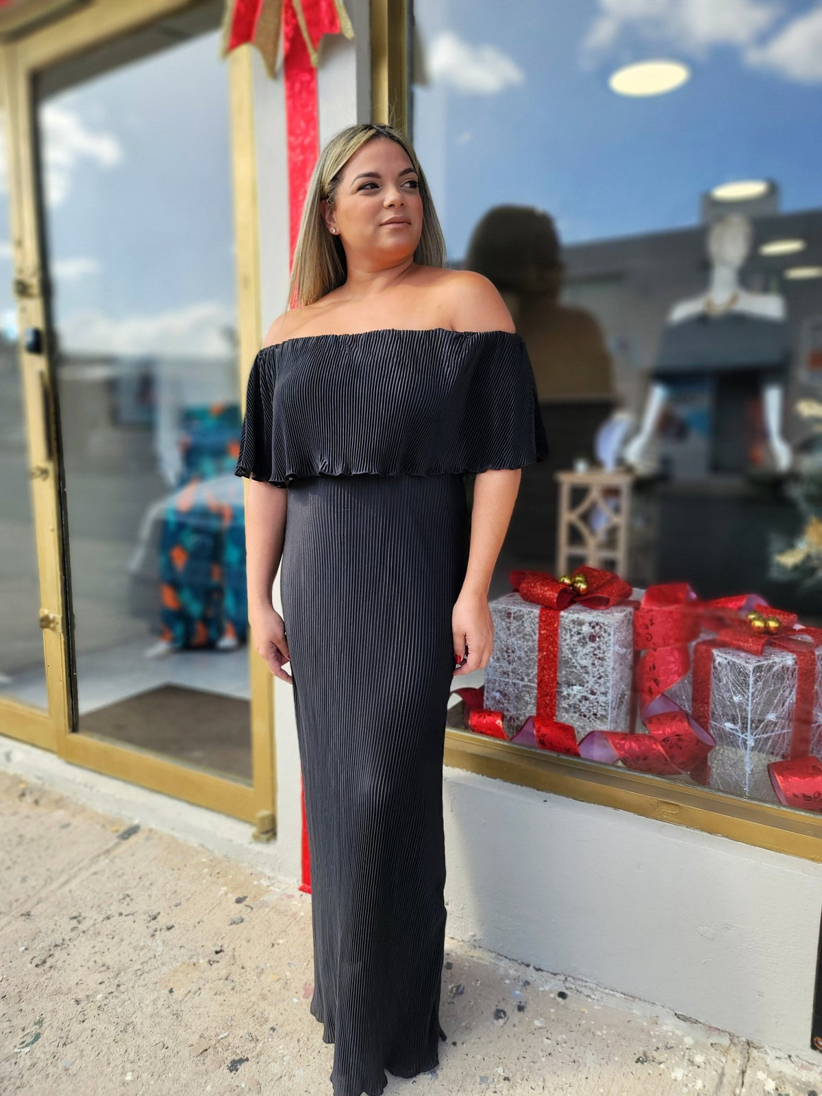 Black Pleated Off Shoulder Maxi Dress - vientostheshop