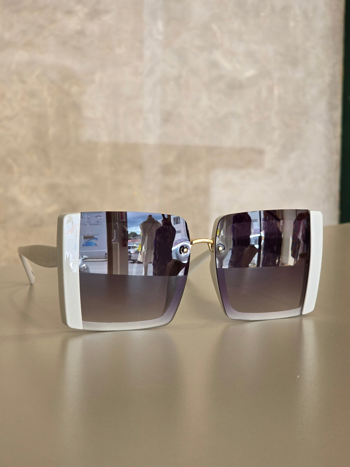 Fashionable White Square Frame Sunglasses - vientostheshop