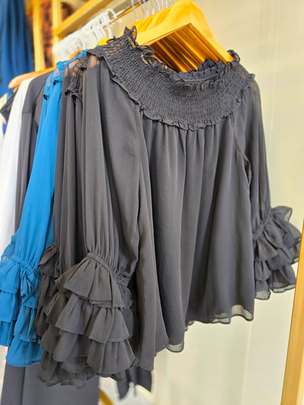 Smocked Detail Off Shoulder Sleeve Top - vientostheshop