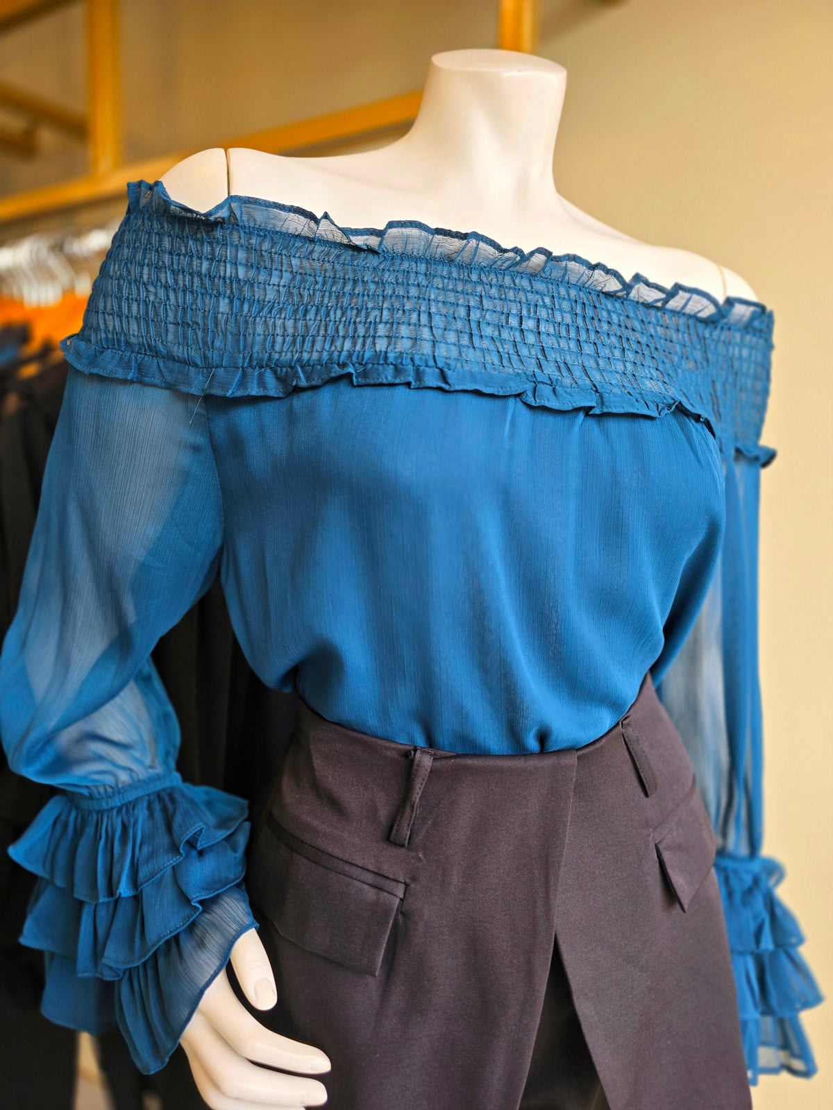 Smocked Detail Off Shoulder Sleeve Top - vientostheshop